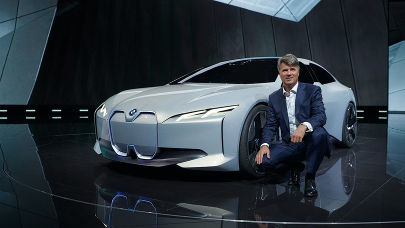Bmw, visioni di gran coupé elettrica al Salone di Francoforte