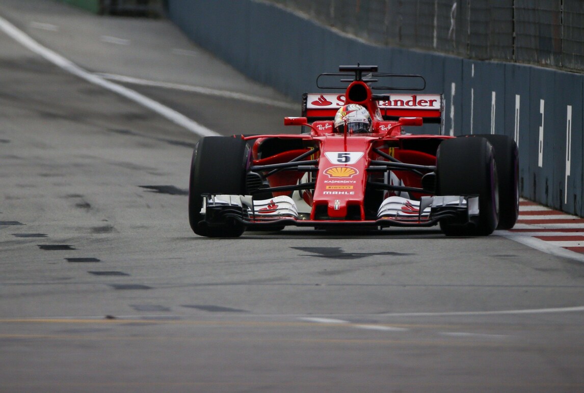 F1, Singapore: capolavoro Vettel, è pole!