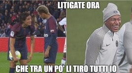Cavani-Neymar litigano, il web non perdona