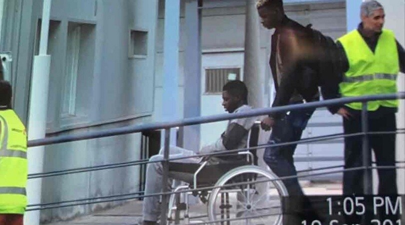 Dembélé lascia Barcellona sulla sedia a rotelle: direzione Finlandia per l'operazione