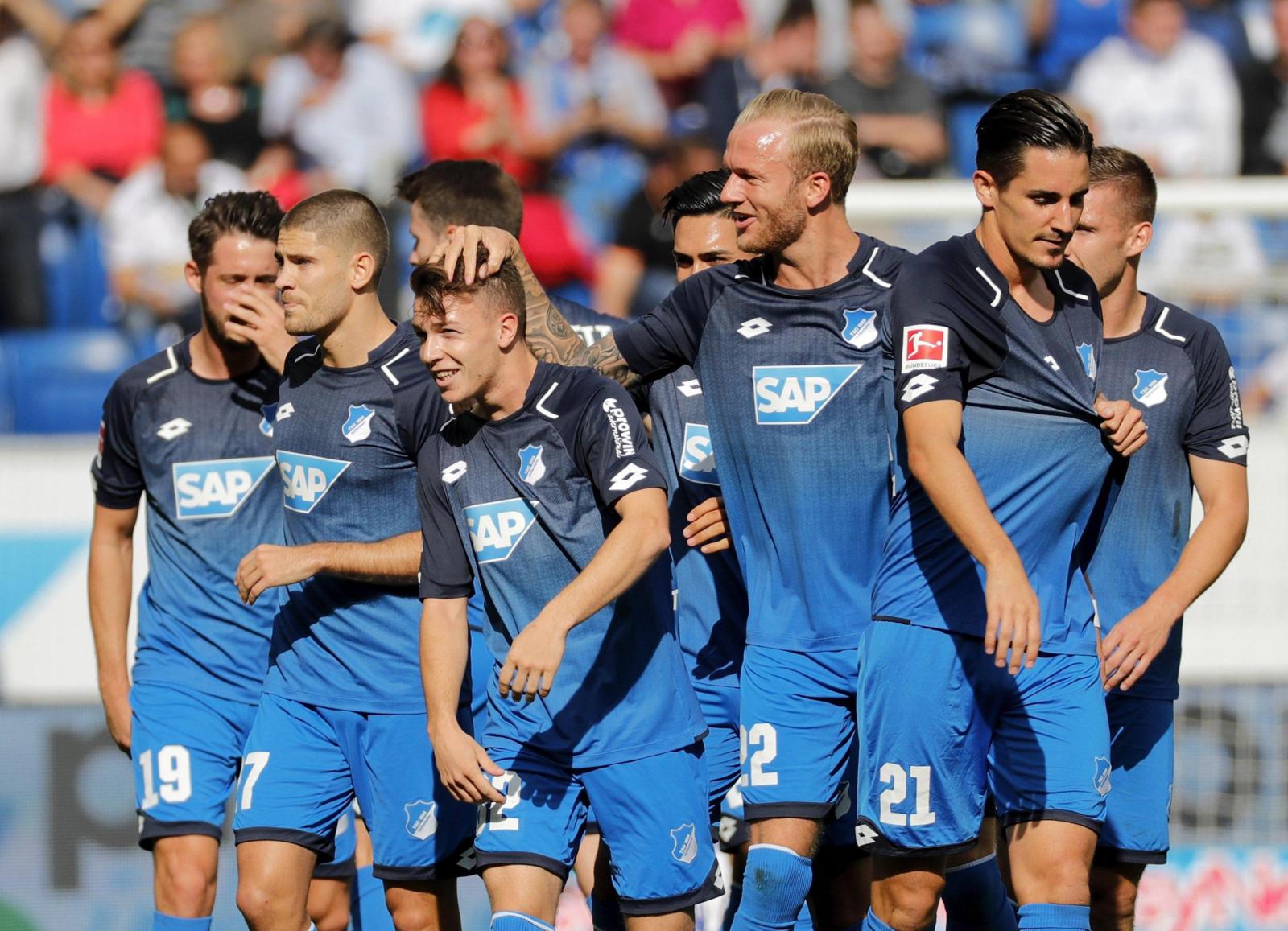 Hoffenheim sogna: batte lo Schalke 2-0 e vola in testa!