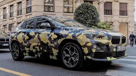 BMW X2, il prototipo sfila a Milano