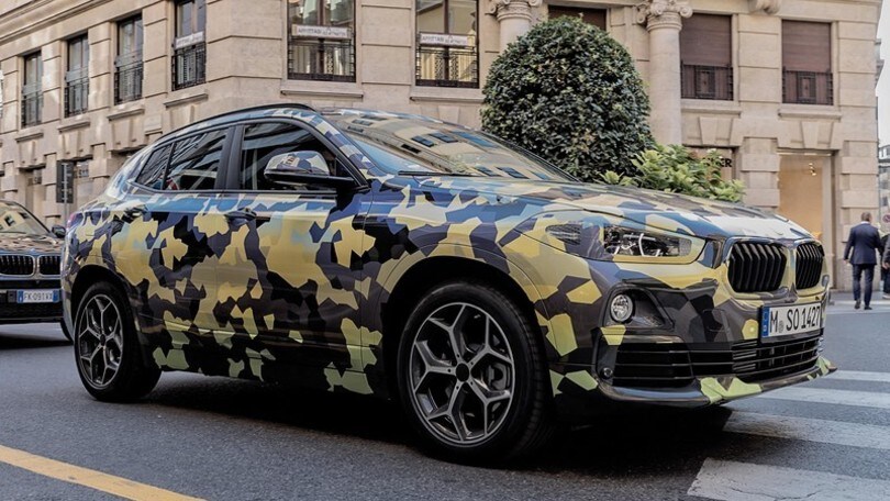 BMW X2, il prototipo sfila a Milano