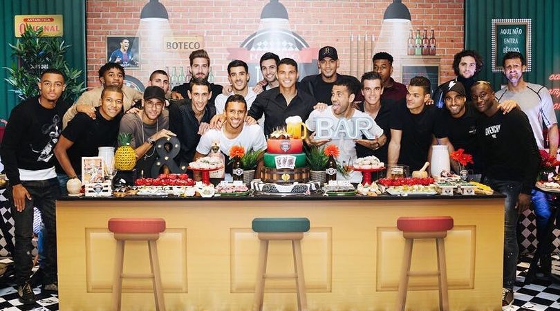 «Cavani rifiuta un milione dal Psg per rinunciare ai rigori». E non partecipa alla festa