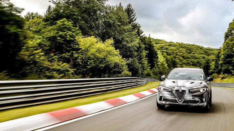 Stelvio Quadrifoglio da record al Nurburgring: foto