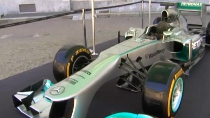 F1, Hamilton in pole a Sepang: male Vettel