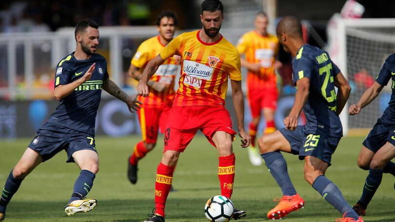 Serie A Verona-Benevento, probabili formazioni e tempo reale alle 20.45. Dove vederla in tv
