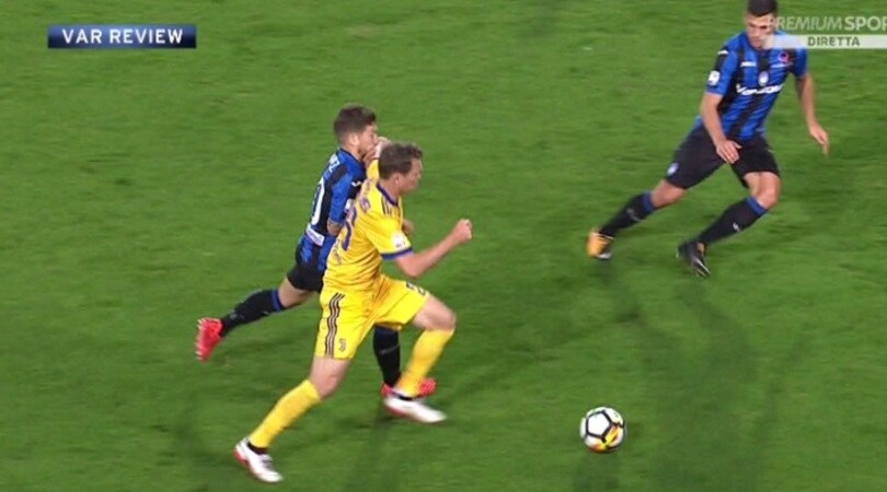 Atalanta, Gomez: «Lichtsteiner mi ha rotto la bocca, era da rosso»