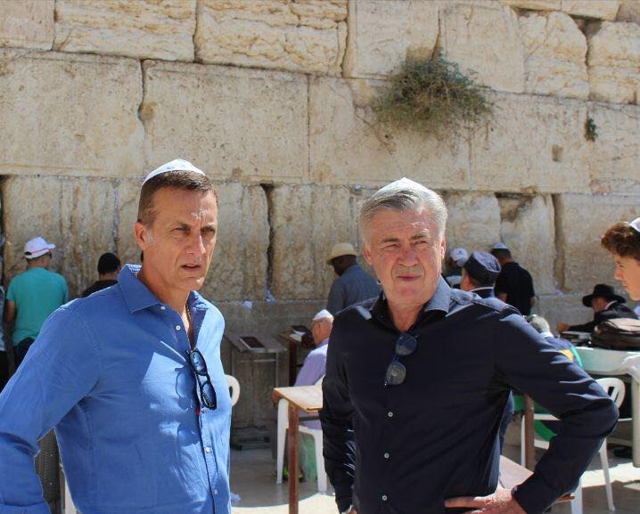 Ancelotti allenatore per un giorno a Gerusalemme: ecco le foto