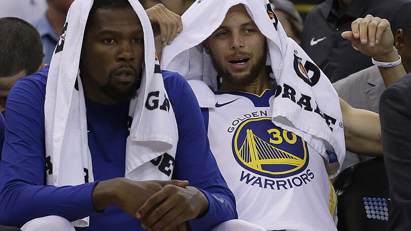 NBA preseason, Cavs e Warriors ko