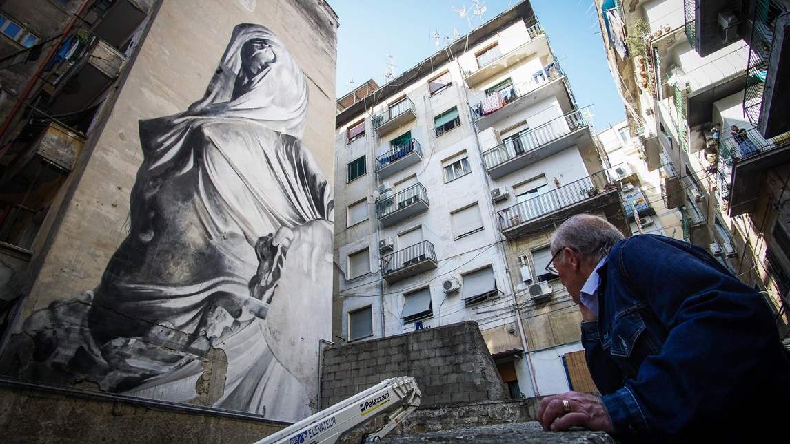 A Napoli Maradona non è più solo: spunta un altro murales