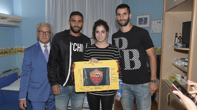 Defrel e Gonalons in visita ai bambini del San Raffaele