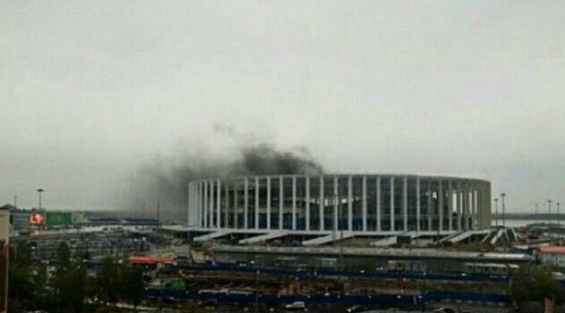 Che paura in Russia: in fiamme lo stadio di Nizhny Novgorod