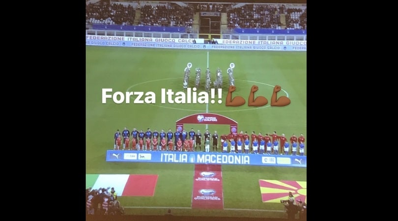 Balotelli tifa per gli azzurri davanti alla tv: «Forza Italia»