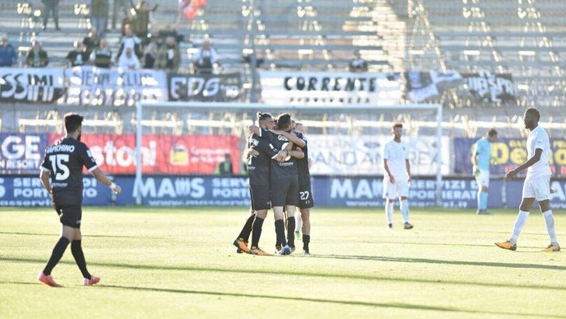 Serie C, Livorno pari con l'Arezzo. Robur Siena capolista