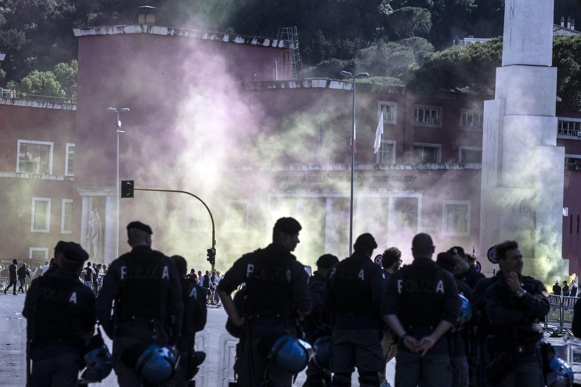 La Questura ai tifosi del Napoli: «A Roma non ostentare tifo»