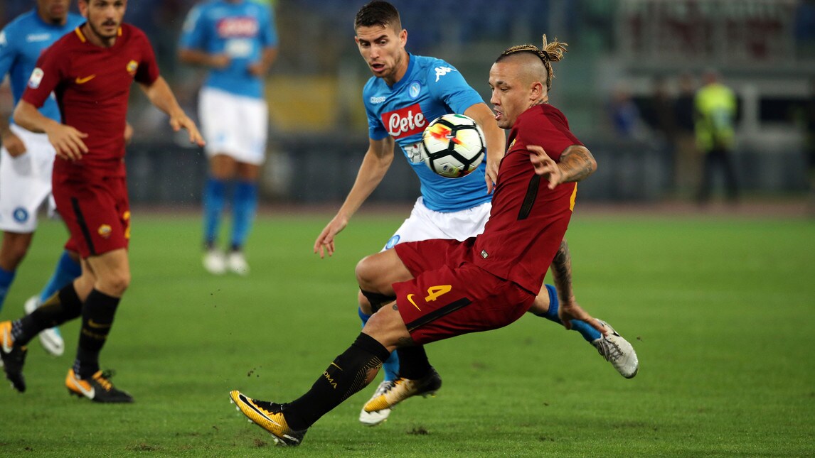 Il belga della Roma rispolvera le trecce raccolte all'Olimpico per il match con il Napoli e sul web sono in molti a commentare 