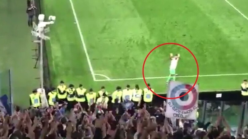 Cori dei laziali per Buffon, Gigi ringrazia