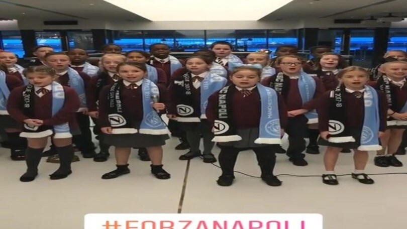 Manchester City-Napoli, il coro dei bambini canta Nino D'Angelo