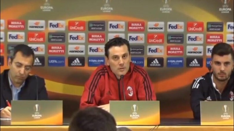 Montella: "Forse sto sbagliando qualche indumento..."