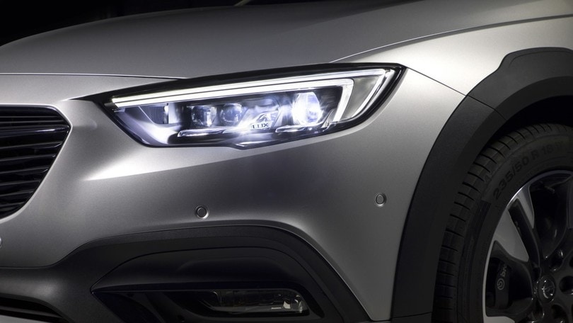 Opel, i fari IntelliLux che rischiarano la notte