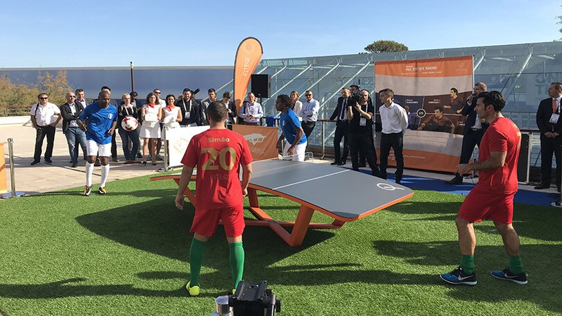 Figo, Simao, Karembeu e Gallas: che sfida a Teqball!