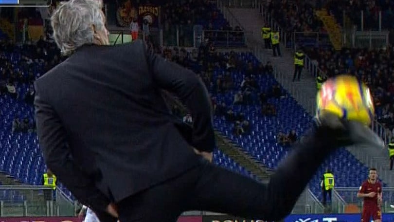 Donadoni, la classe non si dimentica: che tacco!