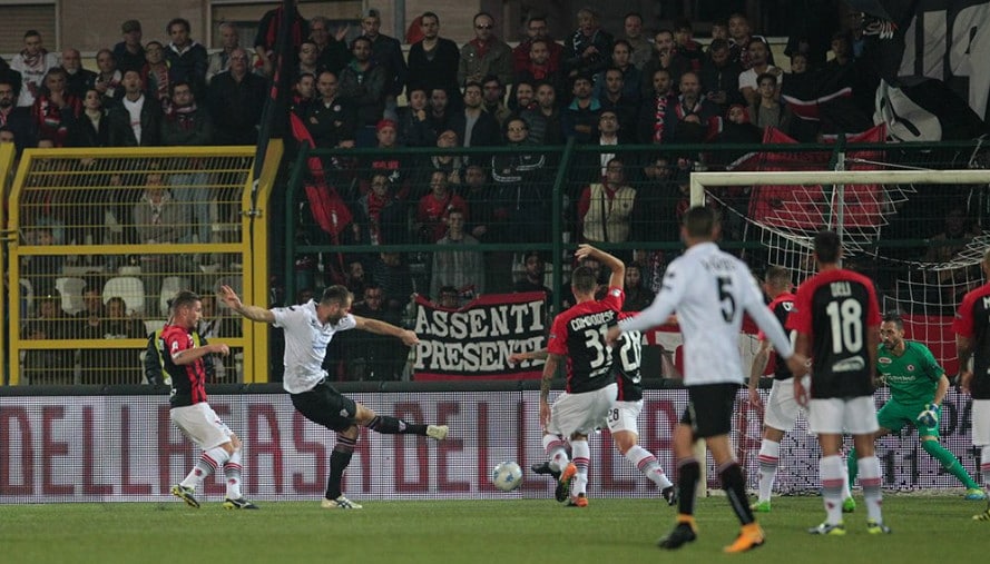 Serie B, Pro Vercelli-Foggia 1-4: Mazzeo di rigore firma il colpaccio