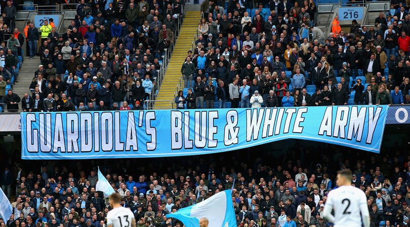 Tifosi del Manchester City aggrediti a Napoli: 4 feriti. Il questore: «Delirio di violenza»