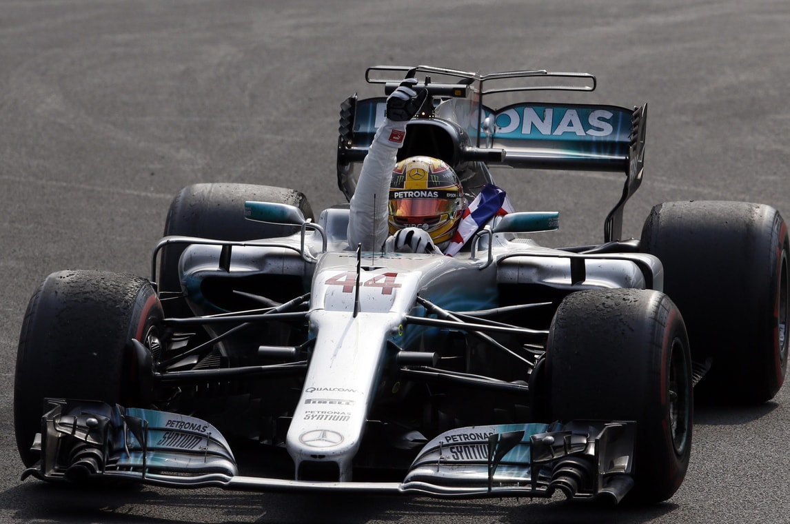 F1, Jackie Stewart: «Hamilton può raggiungere Schumacher»