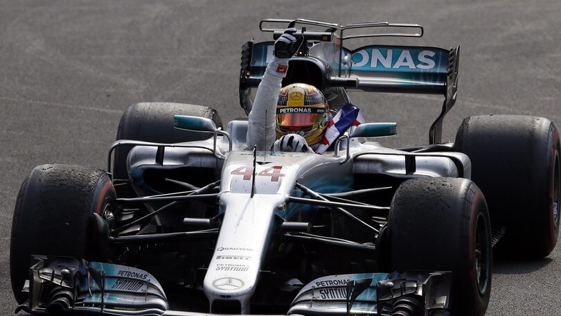 F1, Jackie Stewart: «Hamilton può raggiungere Schumacher»