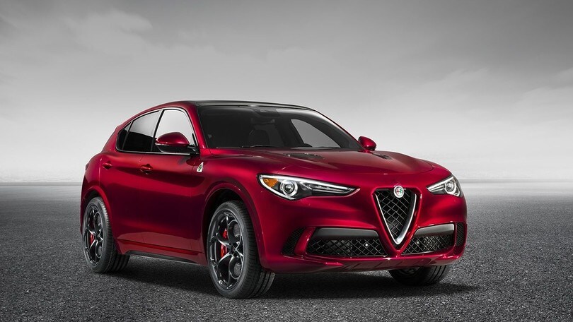 Alfa Romeo Stelvio Quadrifoglio: foto e prezzo