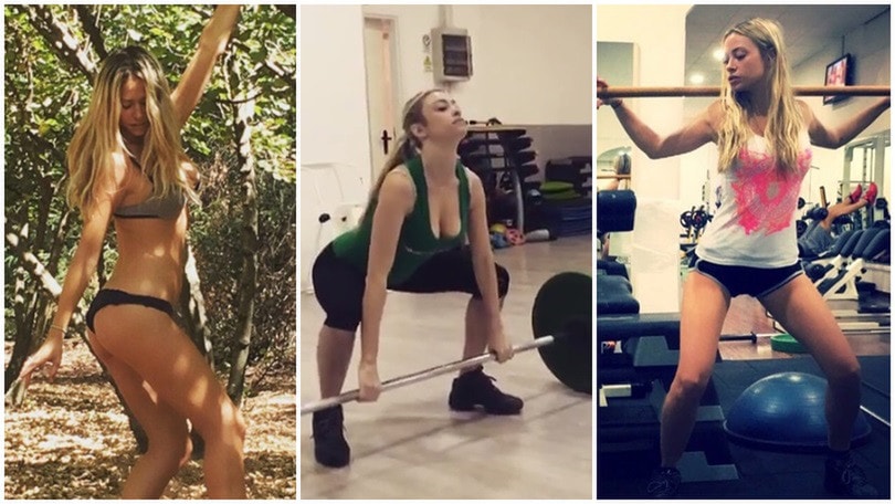 Martina Stella si tiene in forma con il sollevamento pesi