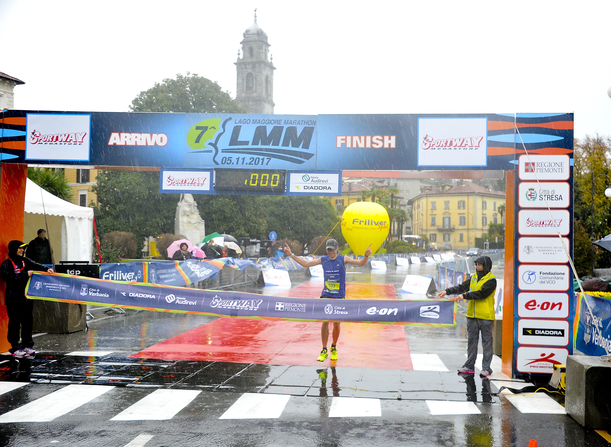 Sportway Lago Maggiore Marathon, eroi maratoneti sotto il diluvio
