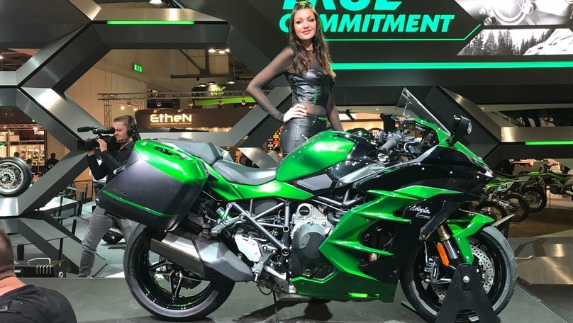 EICMA, Kawasaki H2 SX: sportiva da viaggio