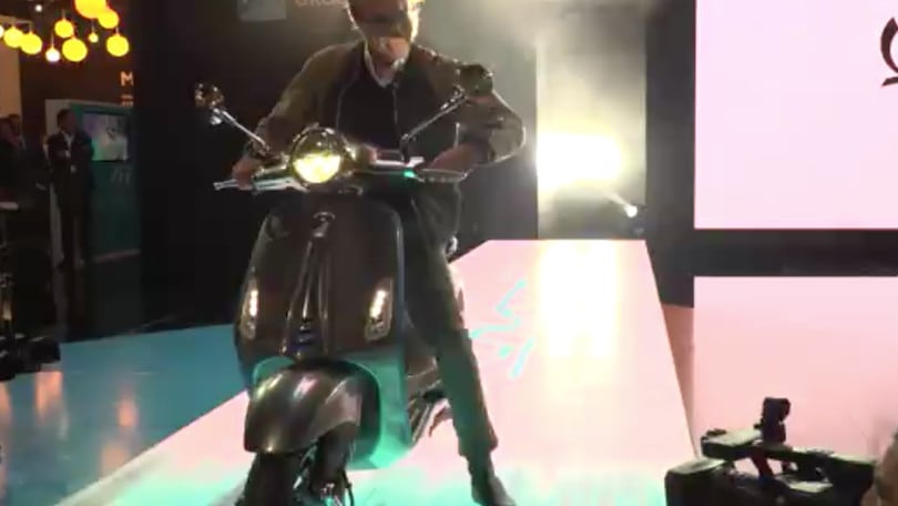 Eicma 2017, Guido Meda battezza la Vespa Elettrica