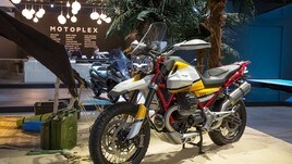 Moto Guzzi V85: foto
