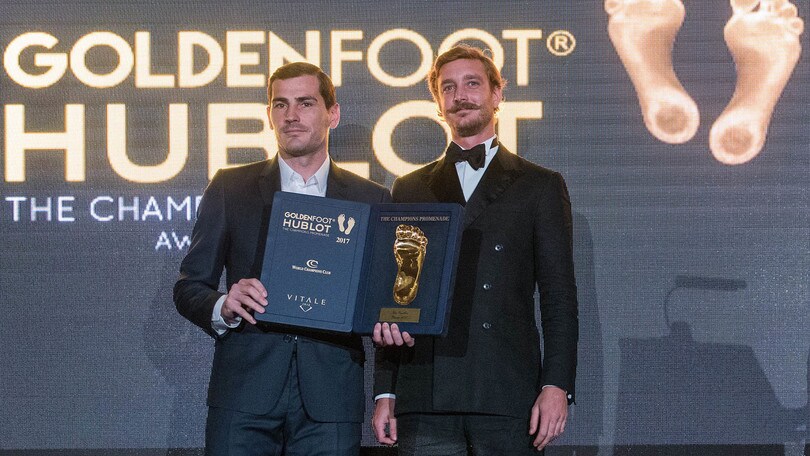 il premio Hublot Golden Foot assegnatto a Iker Casillas