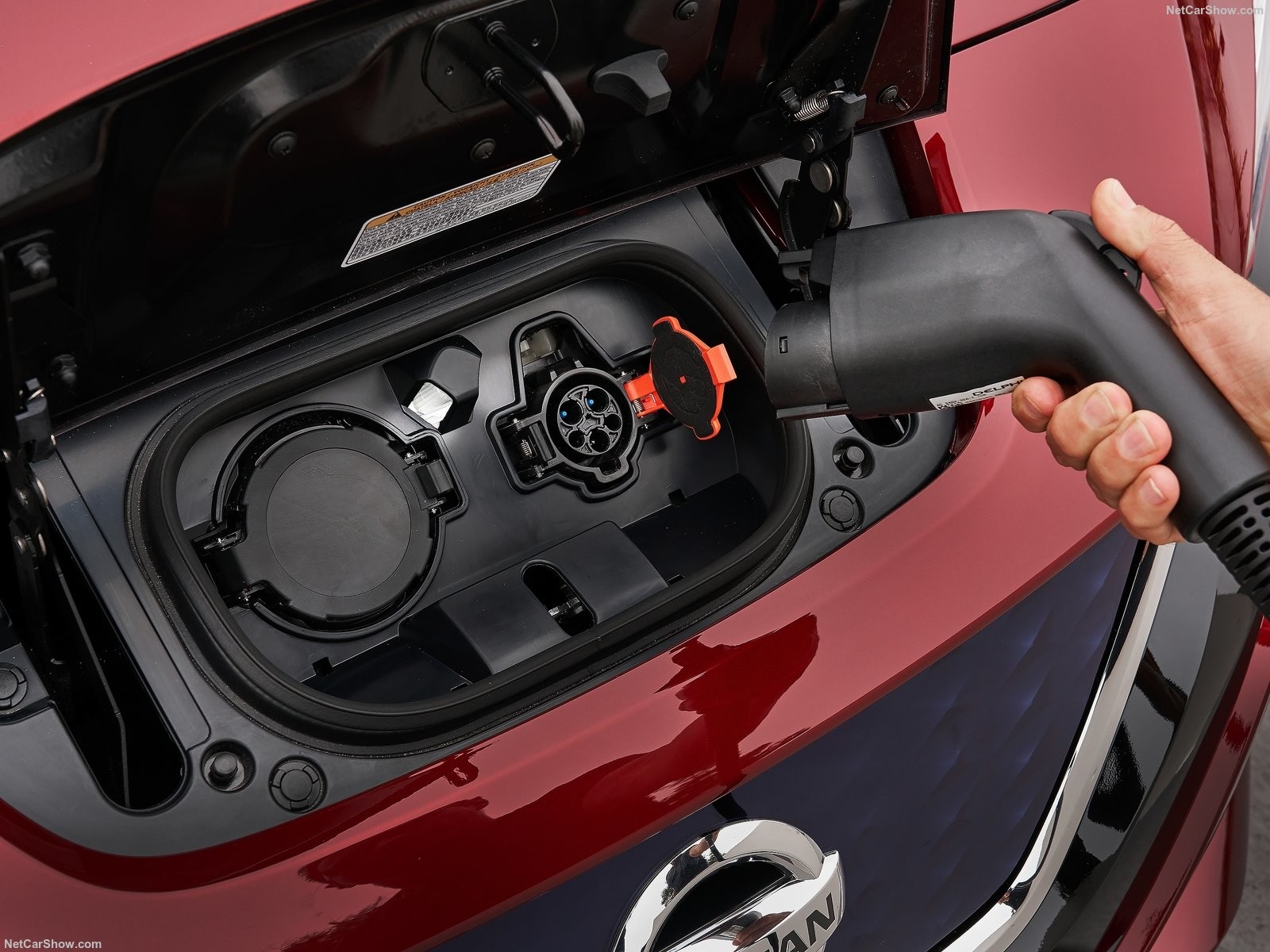 UE impone il taglio del 30% delle emissioni auto per il 2030