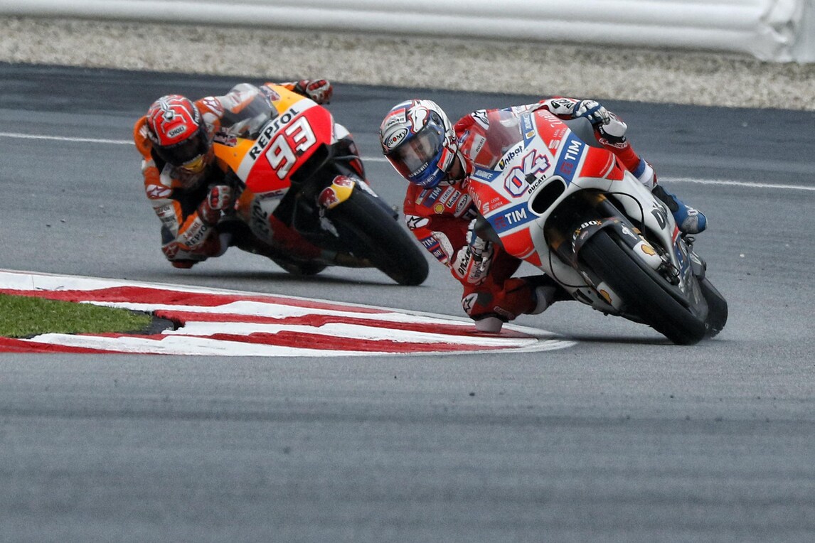 MotoGp, Valencia: Iannone davanti, quarto Dovizioso, poi Marquez
