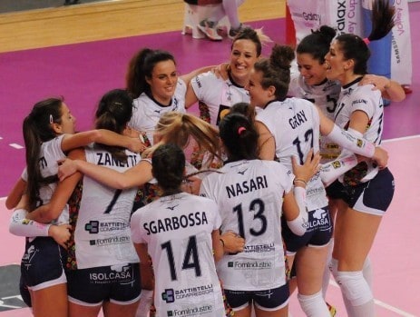 Volley: A2 Femminile, nell'8a Cuneo-Ravenna e Battistelli-Perugia
