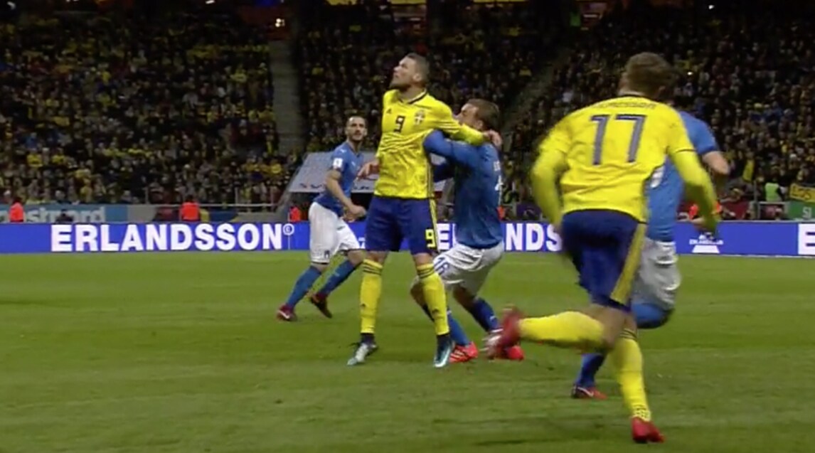 Gomitata di Berg a De Rossi: Ventura è una furia