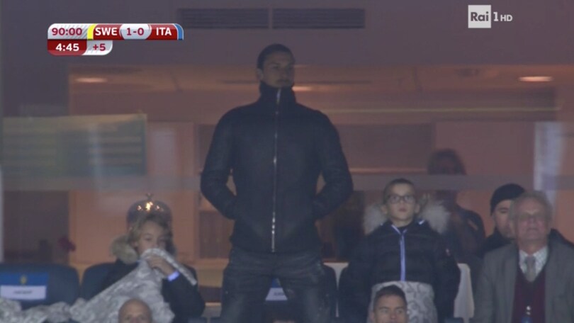 "Re" Ibrahimovic applaude la sua Svezia in tribuna