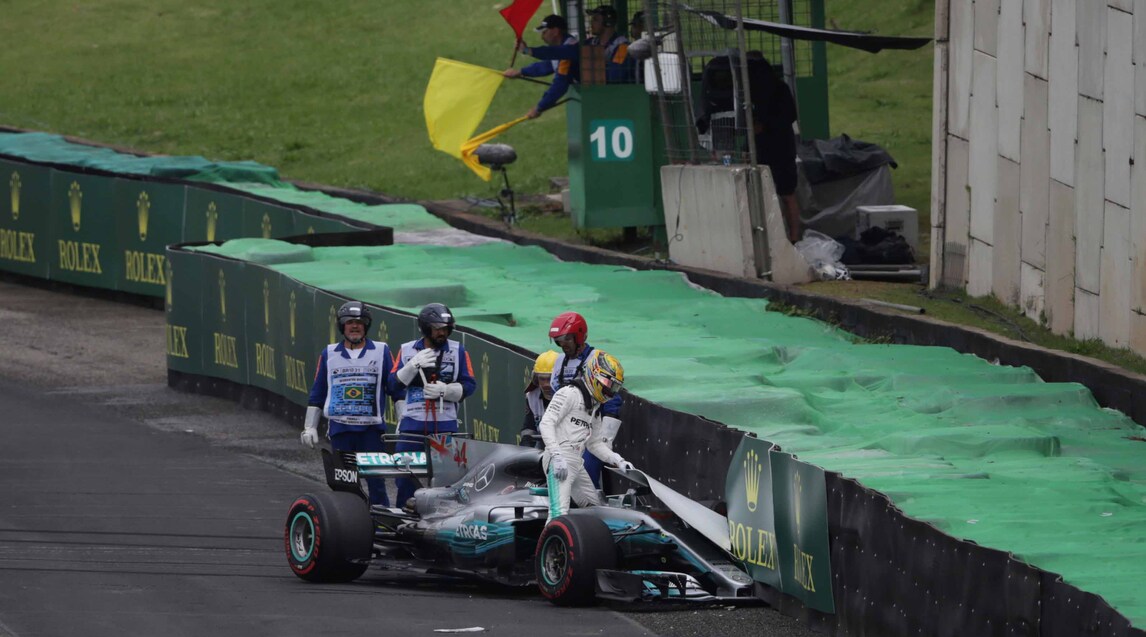 Gp Brasile, incidente per Hamilton: è fuori dalle qualifiche