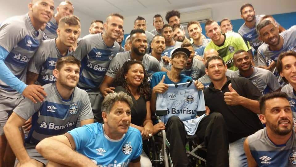 Il gol più bello del Gremio: tutta la squadra in visita ad un giovane malato terminale