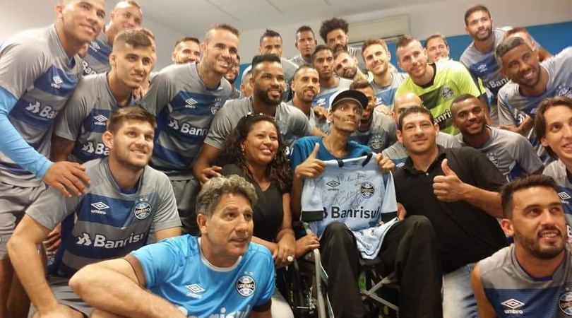 Il gol più bello del Gremio: tutta la squadra in visita ad un giovane malato terminale