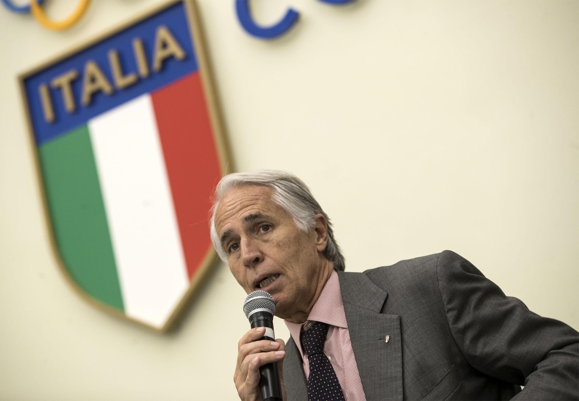 Malagò vola a Milano: «Sarò vicino all'Italia»