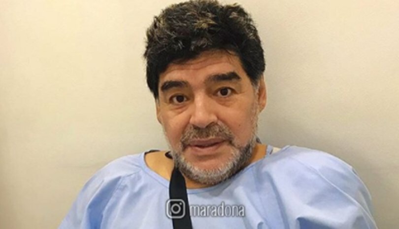 Maradona operato alla spalla: «Tutto bene»