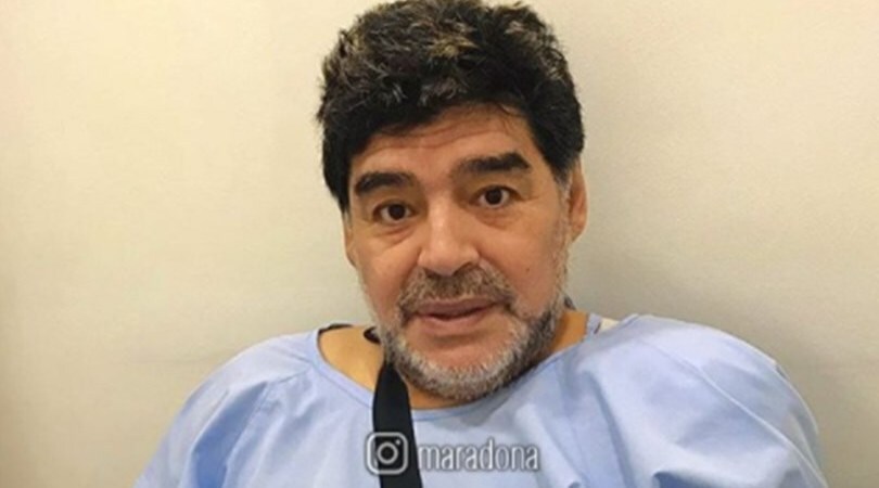 Maradona operato alla spalla: «Tutto bene»