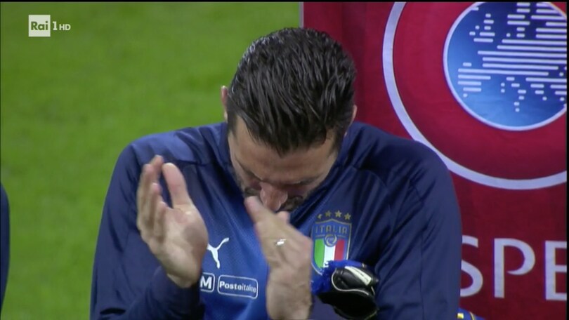 Fischi all'inno svedese, Buffon risponde con gli applausi